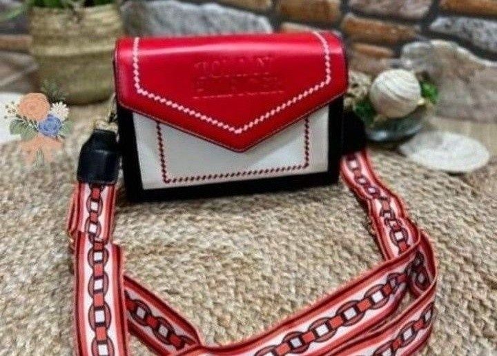 Geanta crossbody Tommy Hilfiger super model, curea reglabila,saculet, etichetă a