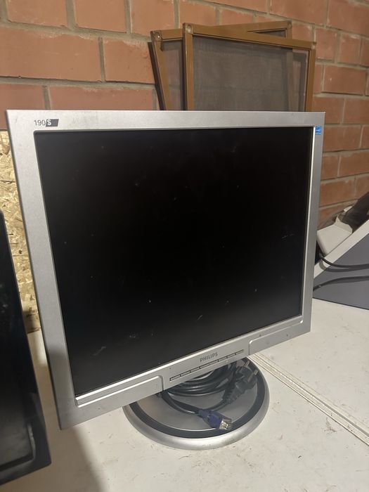 Продам два монитора