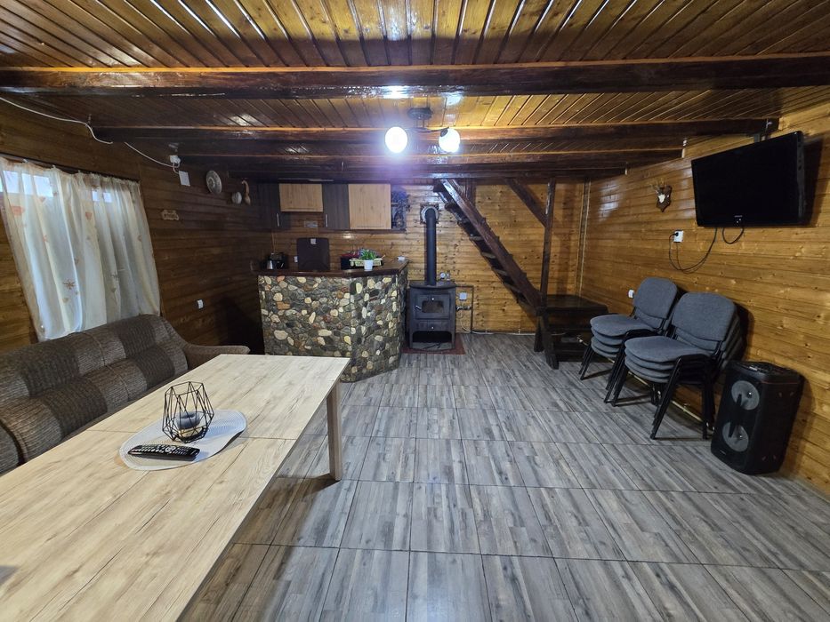 Închiriez cabană cu ciubăr