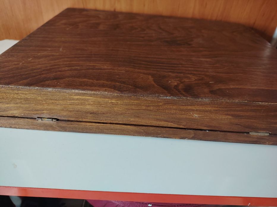 Ретро Дървен куфар за рисуване. 35€.