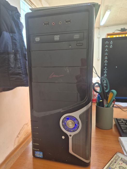 Монитор с процессором в отличном состояние.