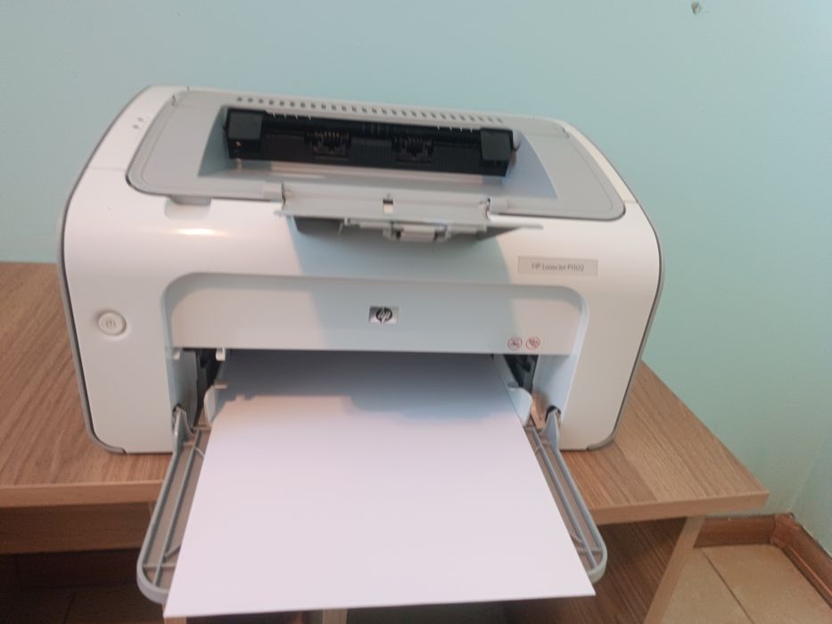 Принтер НР 1102 продаю