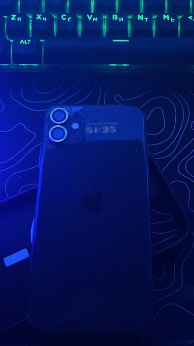 Продам Айфон 11 64