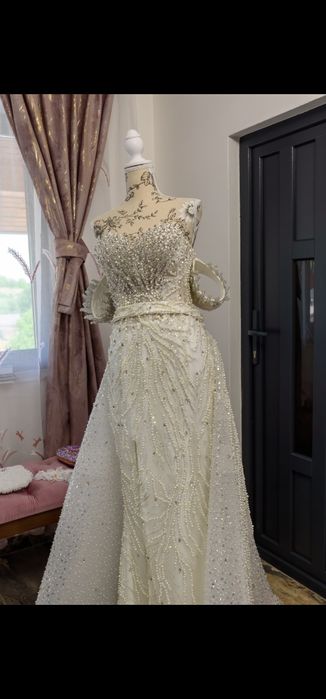 Rochie de mireasă cu trenă detașabilă