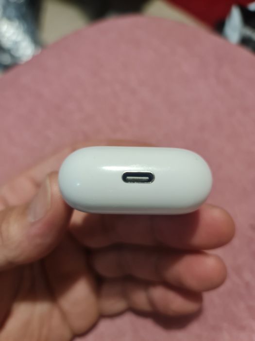 Airpods 4 case , dock