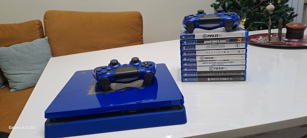 Playstation 4 лимитиран с 2 контролера и 9 игри в комплет