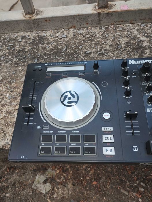 DJ mixser Numark pro 3  .Перфектна ДиДжейконзола