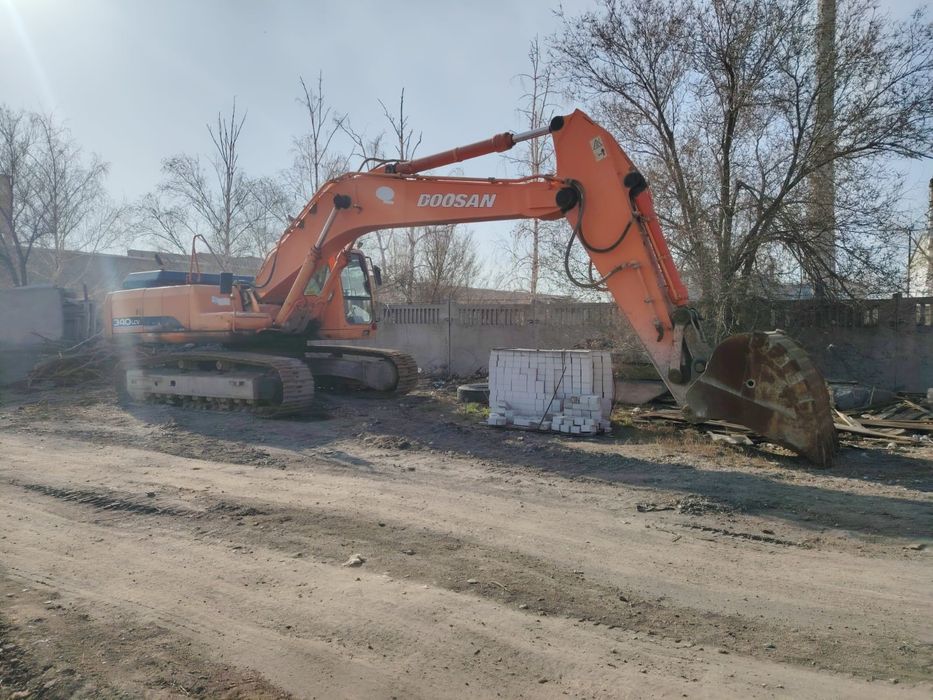 Продам экскаватор гусеничный досан 420