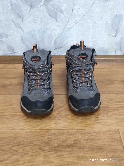 Туристические кроссовки (Горные ботинки). Размер 37.