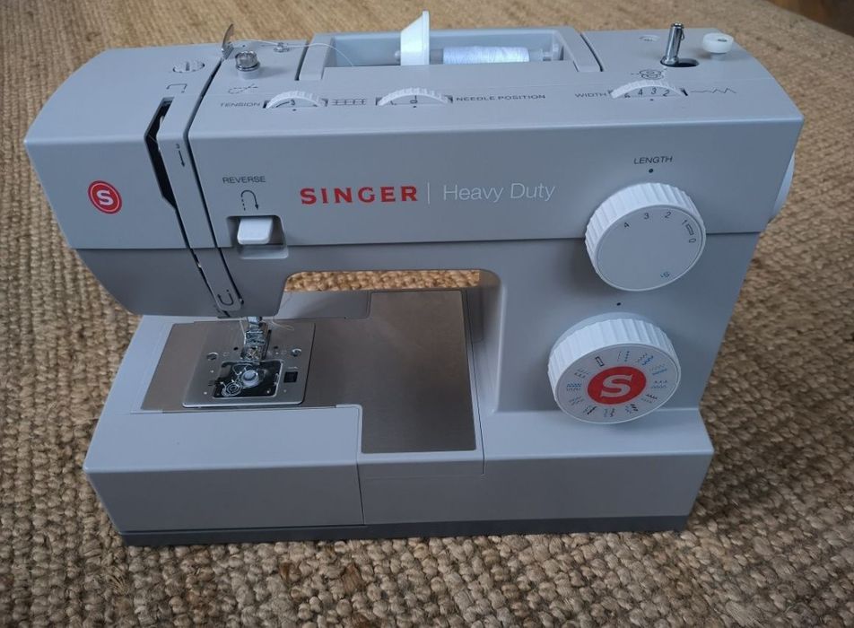 Mașină de cusut SINGER Heavy Duty 4423