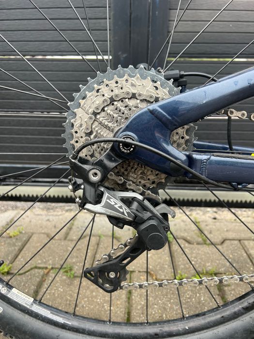 Bicicletă full suspension