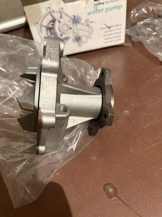 Продам помпу на Suzuki Grant Vitara