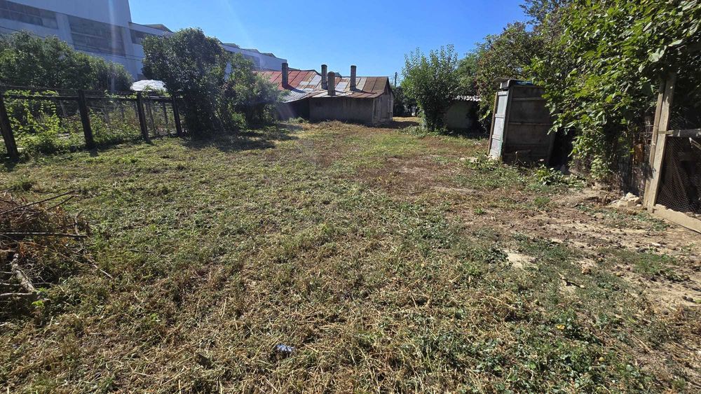Teren in Focsani si casa batraneasca vand sau schimb