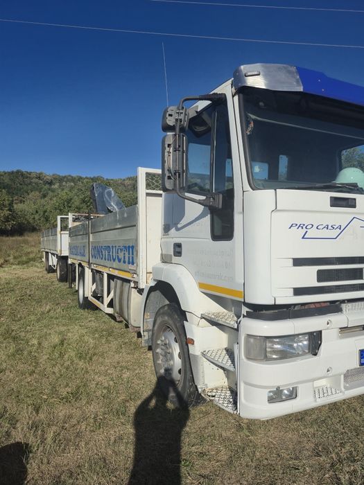 Vând camion cu macara și remorcă