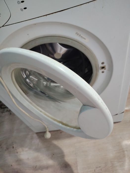 Стеральный машина Indesit