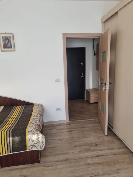 Închiriez garsoniera