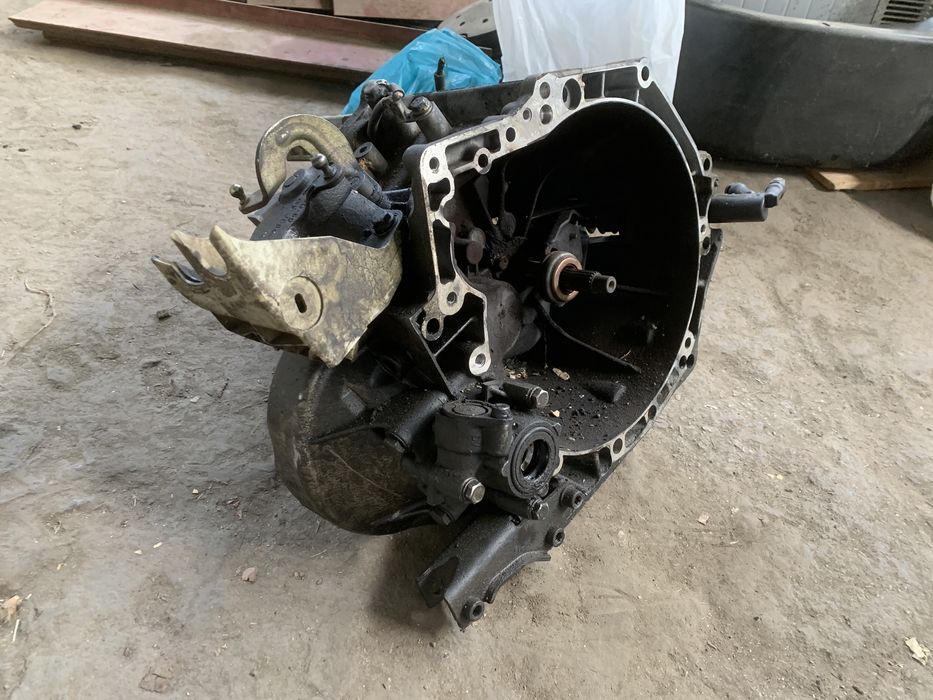 Скоростна кутия за Пежо 1.6hdi свалена е от пежо 207 2006г в перфектно