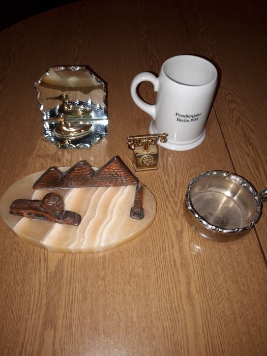 Купа от кобалтово стъкло