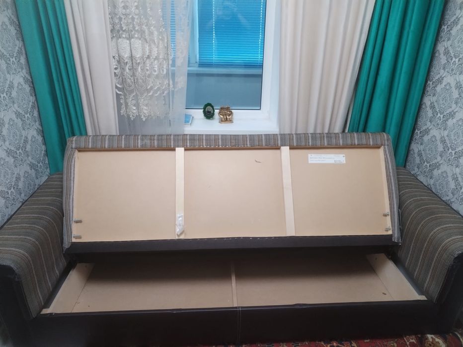 Продаю диван в хорошем состояний