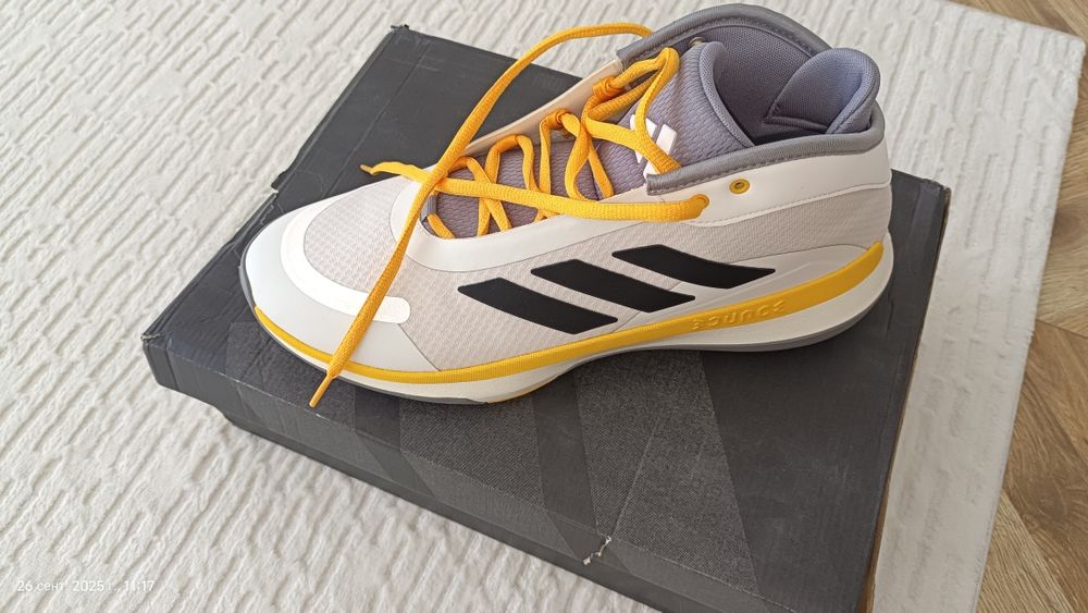 Срочно продаются кроссовки Adidas , оригинал