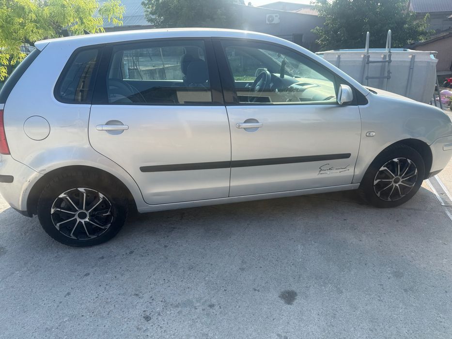 VOLKSWAGEN Polo
