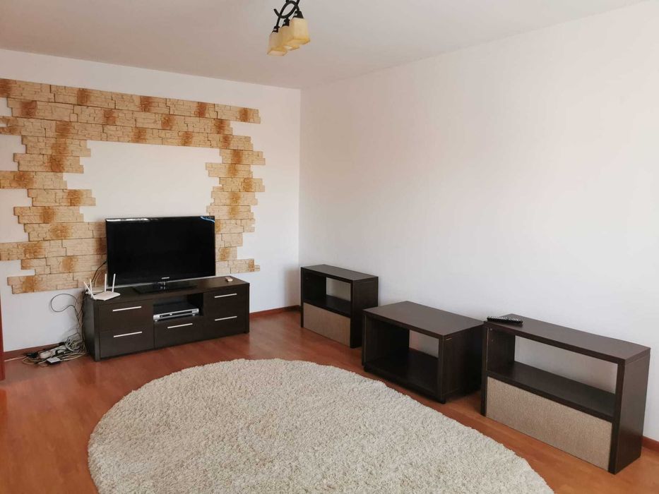 Închiriez apartament