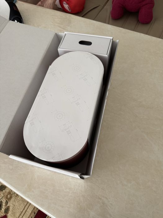 Новый фен дайсон - оригинал! не испольвался не раз. полный комплект!