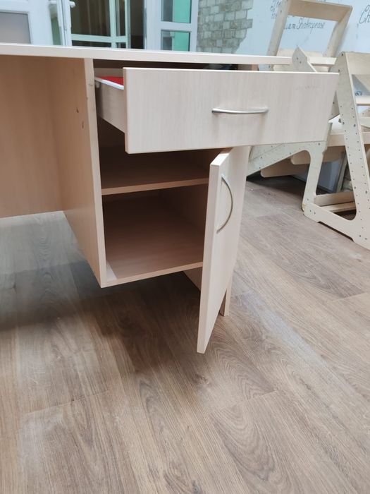 Стол письменный учительский