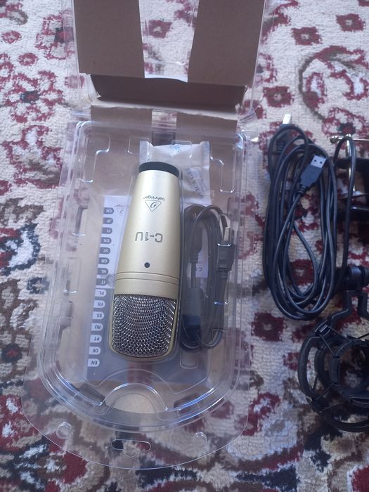 Sotiladi: Mikrofon uchun Universal Shtativ va Aksessuarlar To'plami