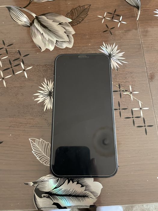 Продавам Iphone 12 64gb