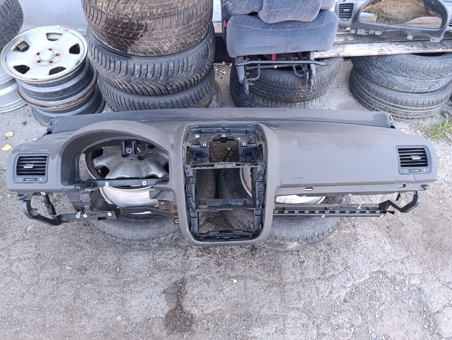 Панель приборов на Фольксваген Гольф 5