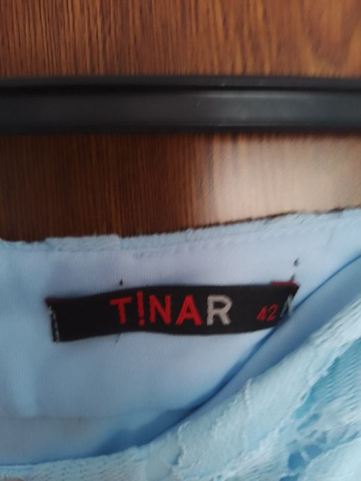 Fustă din dantelă în nuanța de bleu