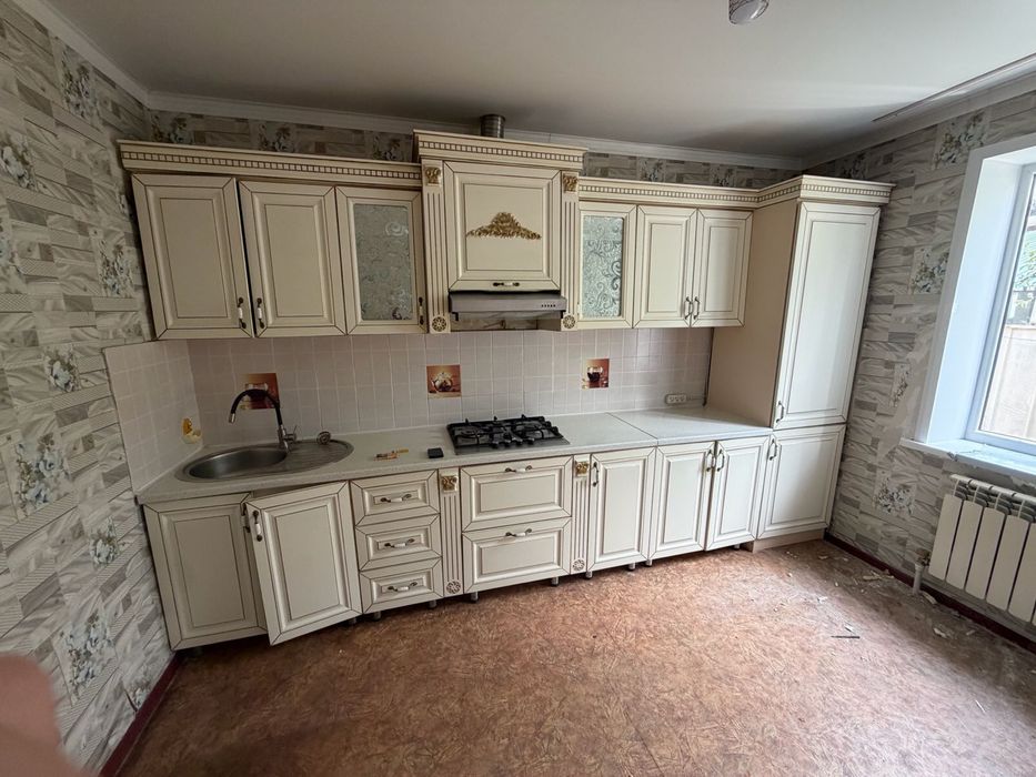 Продается кухонный гарнитур в хорошем качестве