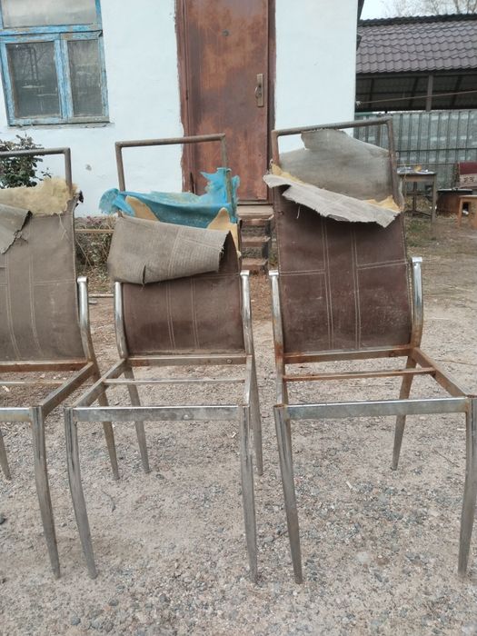 Продам стулья под реставрацию.