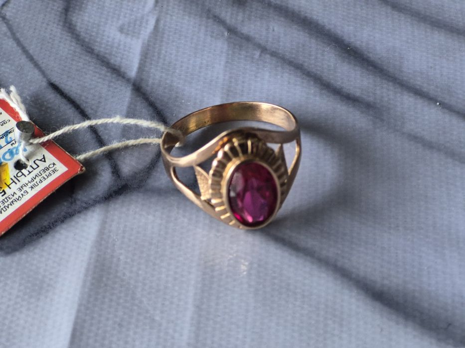 Продам золотое кольцо