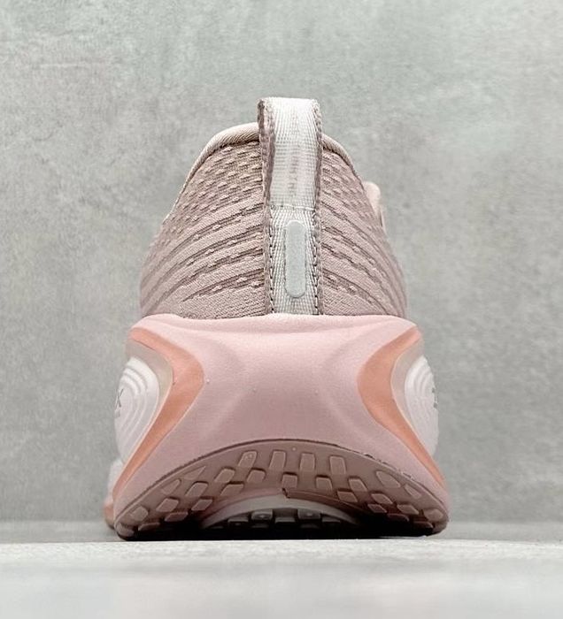 Нови дамски маратонки Nike Vomero Plus rose gold