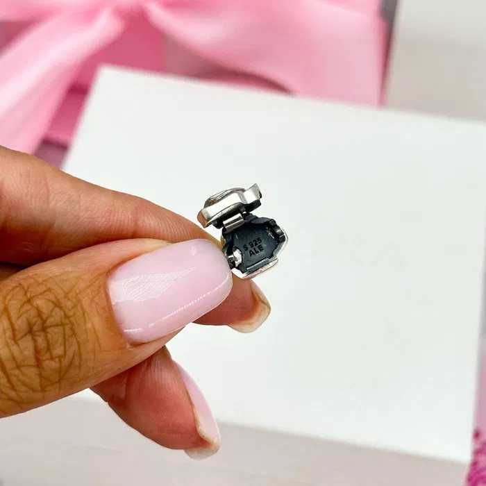 Гривна Пандора|Pandora