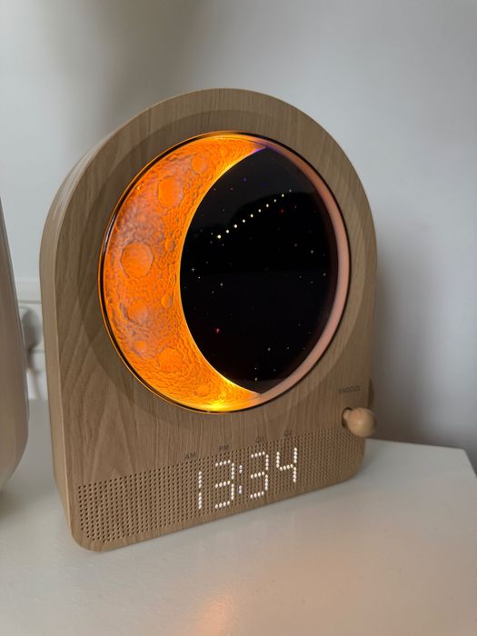 Lampa de noptiera cu diferite functii