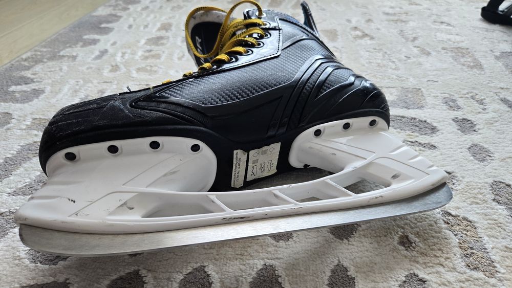 Коньки хоккейные