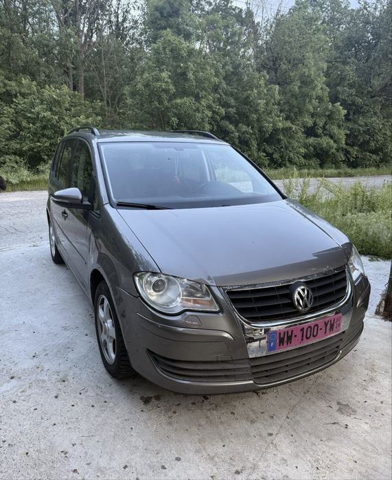 Vând volkswagen turan 2010