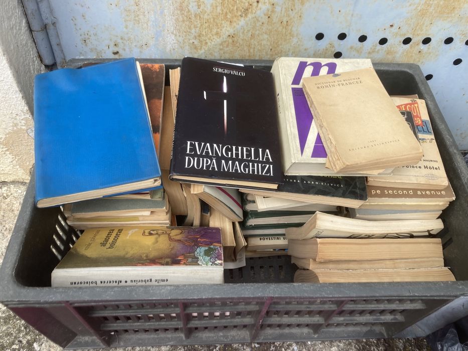 Carti vechi. Vand 85 carti. Carti ptr colectionari.