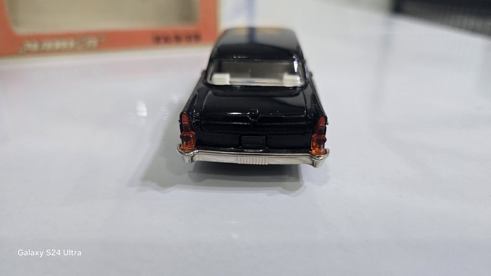 Прдам модель авто Чайка.
