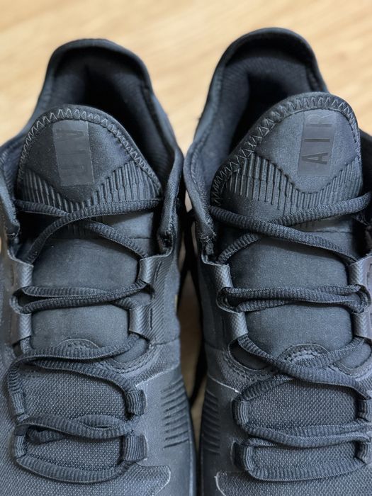 Nike маратонки черни със златно