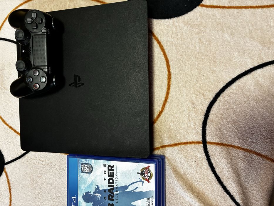 Playstation 4 slim *