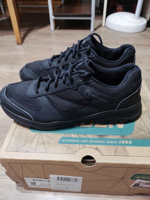 Продам кроссовки