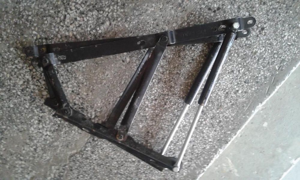 Пръскало,плъзгачи,бобина и повдигащ механ.