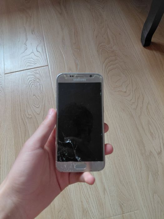 Телефон: Самсунг S6