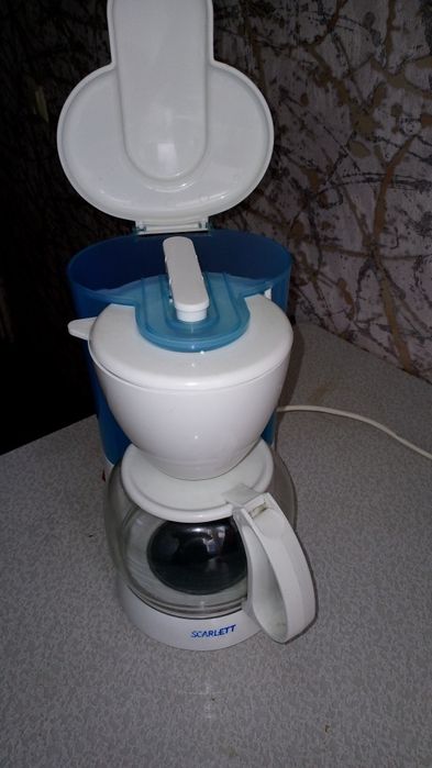 Продам кофеварку.