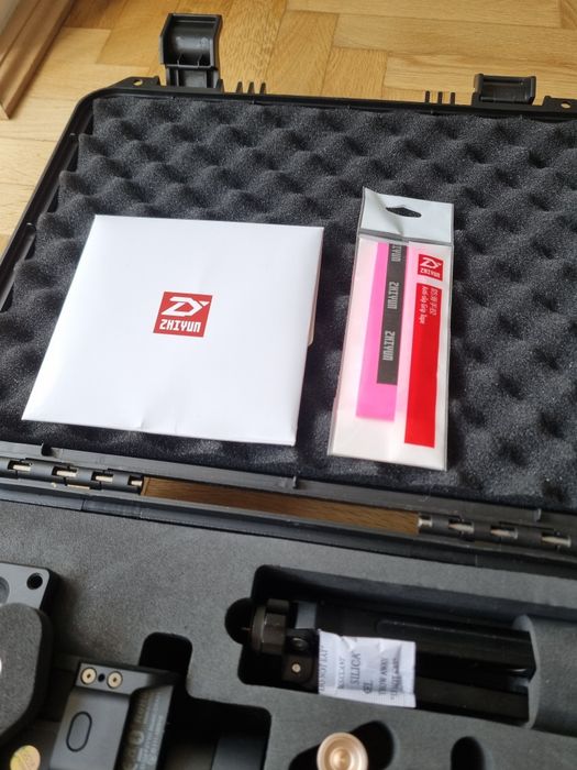 Stabilizator trei axe Zhiyun Crane Plus
