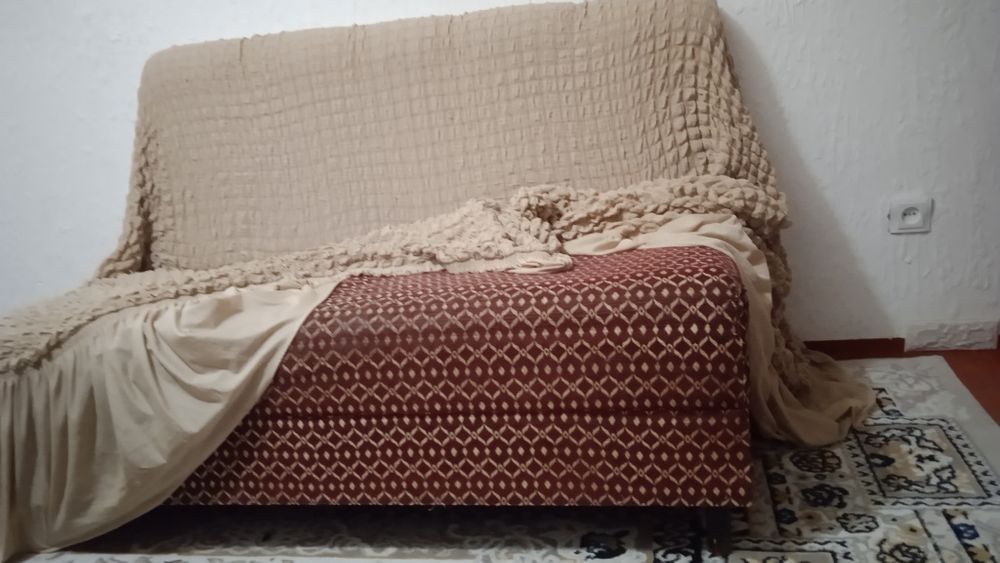 Диван сатылады с чехлом